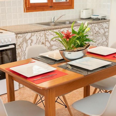 Afroditi Holiday Home - Yellow Apartment Свороната Екстер'єр фото