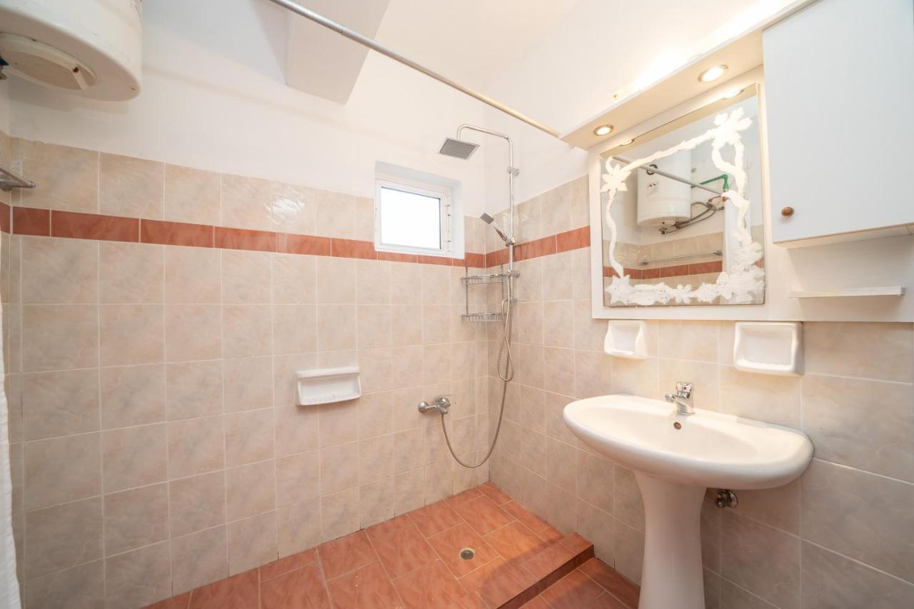 Afroditi Holiday Home - Yellow Apartment Свороната Екстер'єр фото