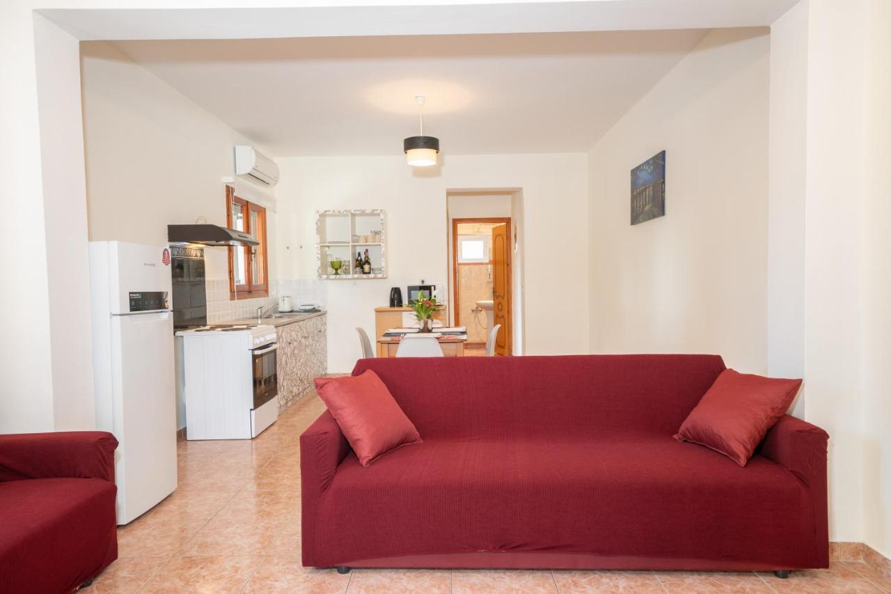 Afroditi Holiday Home - Yellow Apartment Свороната Екстер'єр фото