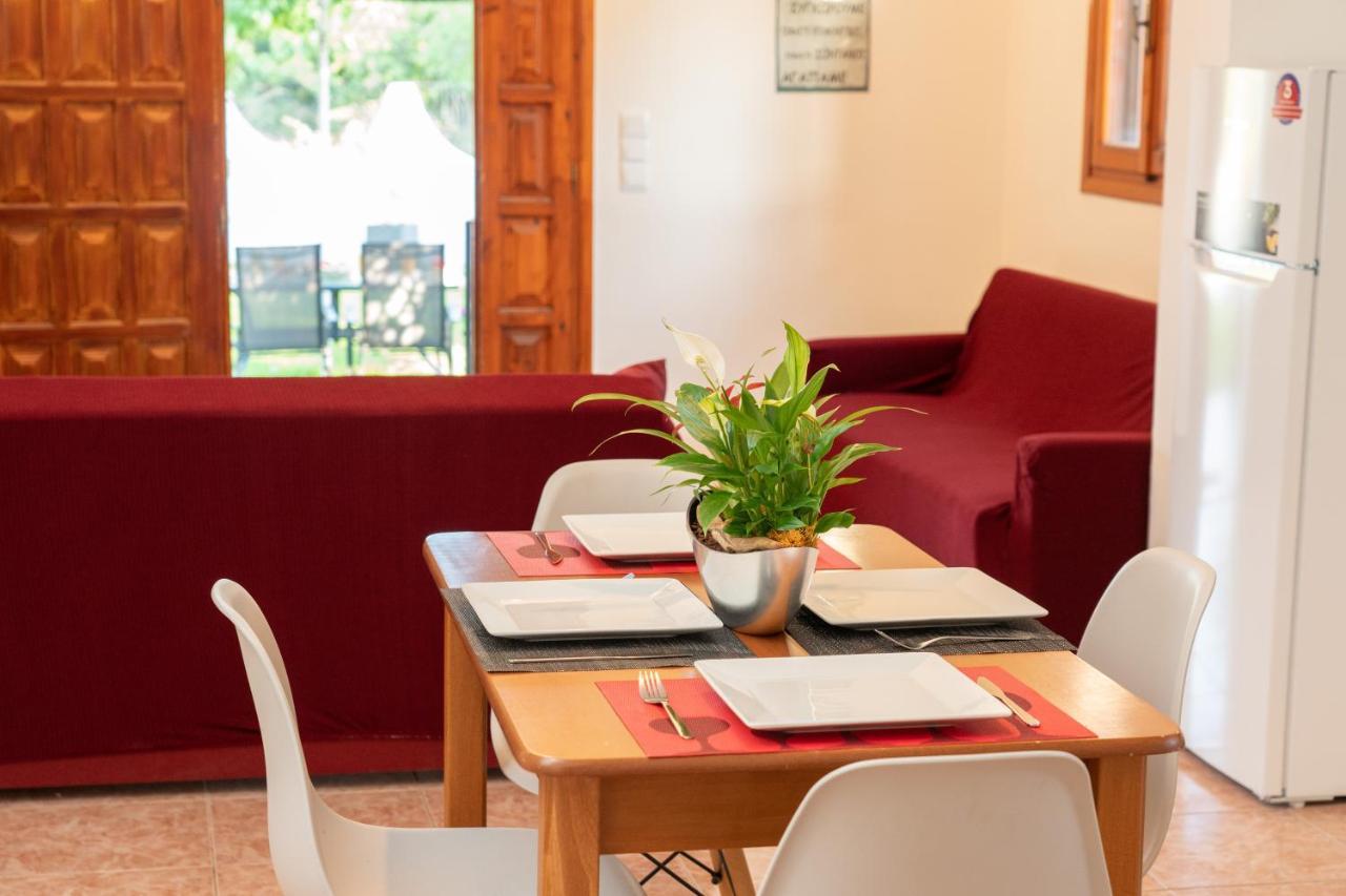 Afroditi Holiday Home - Yellow Apartment Свороната Екстер'єр фото